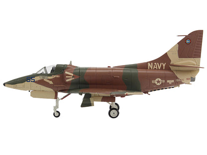 Douglas A-4E Skyhawk Aircraft "Aggressor 151095" (1985/6) United States Navy "Air Power Series" 1/72 Diecast Model by Hobby Master-DiecastModeler.com