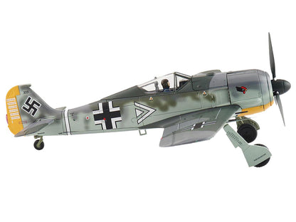 Focke-Wulf FW 190A-3 Fighter Aircraft "III/JG 2 Commander Hptm. Hans Hahn WWII" German Luftwaffe "Air Power Series" 1/48 Diecast Model by Hobby Master