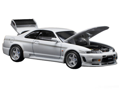 GTR Nismo 400R RHD (Right Hand Drive) White 1/64 Diecast Model Car by Pop Race