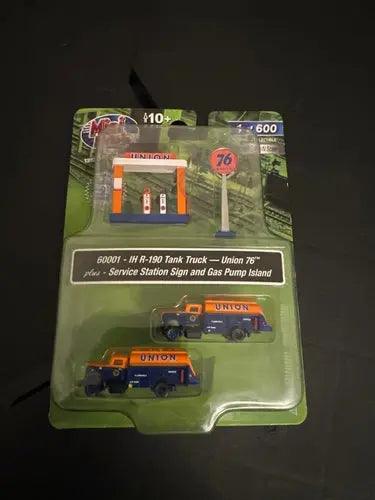 CMW- IH R-190 Tank Truck (2-Pack) w/Station Sign & Gas Pump Island (Union 76) 1:160-DiecastModeler.com