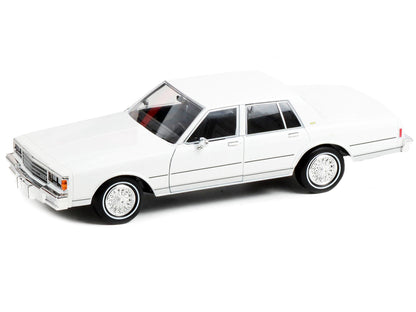 1980 Chevrolet Caprice Classic White "The A-Team" (1983-1987) TV Series "Artisan Collection" 1/18 Diecast Model Car by Greenlight