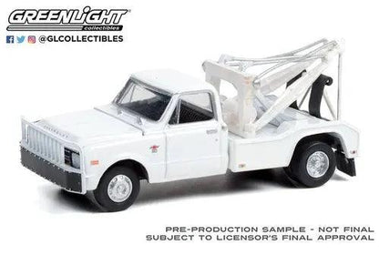 Greenlight - 1968 Chevrolet C-30 Dually Wrecker - White -1:64 diecast-DiecastModeler.com