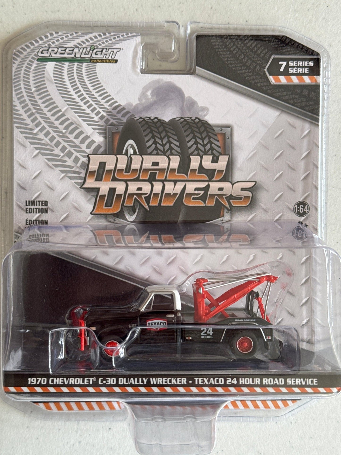 Greenlight - 1970 Chevrolet C-30 Dually Wrecker - Texaco 24 Hour Road Service -1:64 diecast-DiecastModeler.com