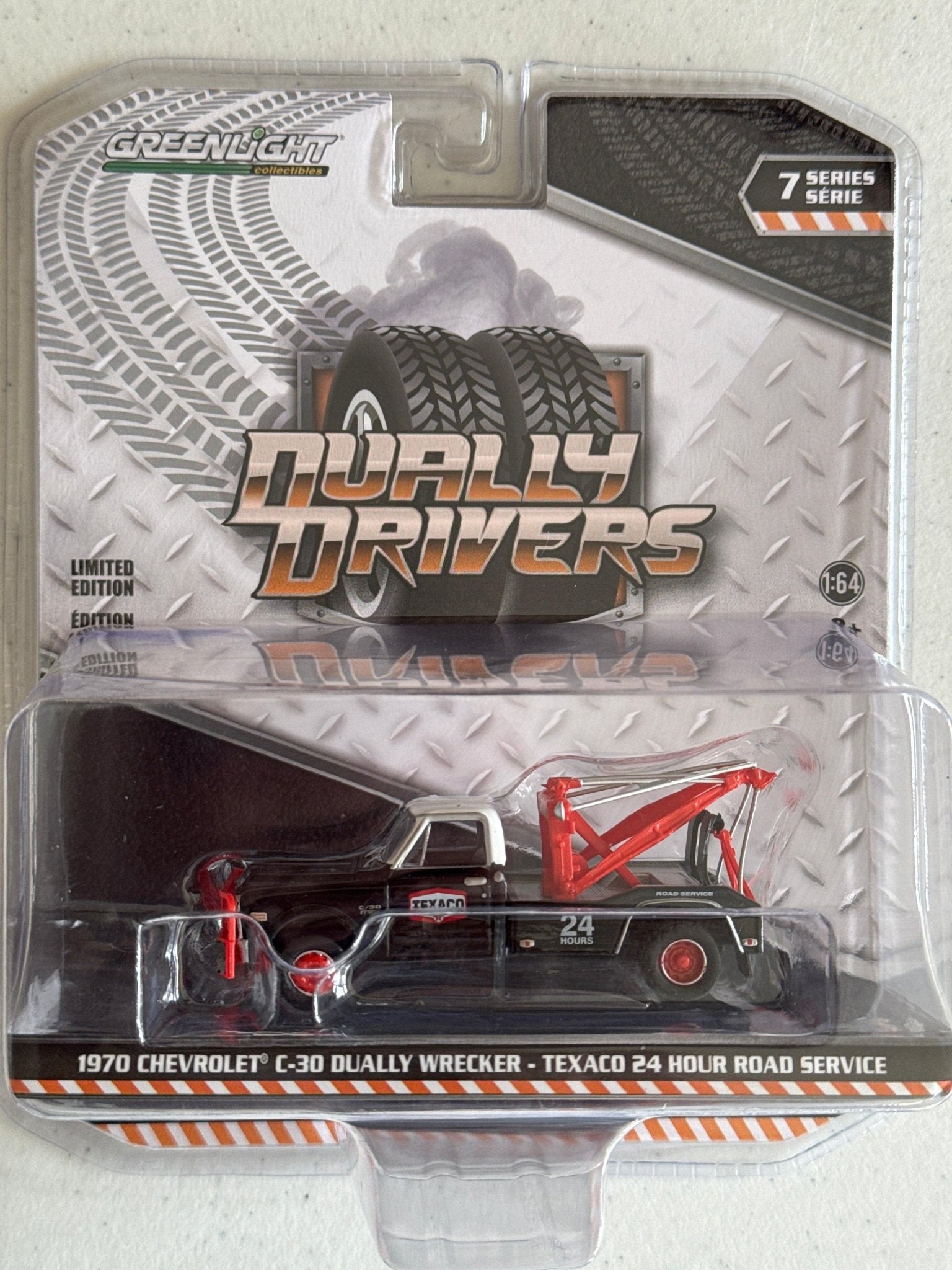 Greenlight - 1970 Chevrolet C-30 Dually Wrecker - Texaco 24 Hour Road Service -1:64 diecast-DiecastModeler.com