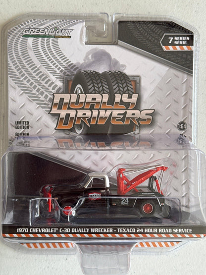 Greenlight - 1970 Chevrolet C-30 Dually Wrecker - Texaco 24 Hour Road Service -1:64 diecast-DiecastModeler.com