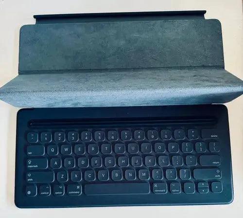Ipad keyboard and stand.- used-DiecastModeler.com