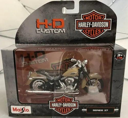 Maisto - Harley-Davidson Motorcycles Series 37-1/18 scale 2005 FLSTCI-DiecastModeler.com