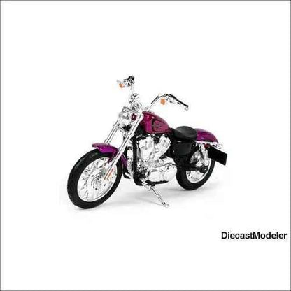Maisto- Harley-Davidson Motorcycles Series 38-1/18 scale - 2013 XL1200V-DiecastModeler.com