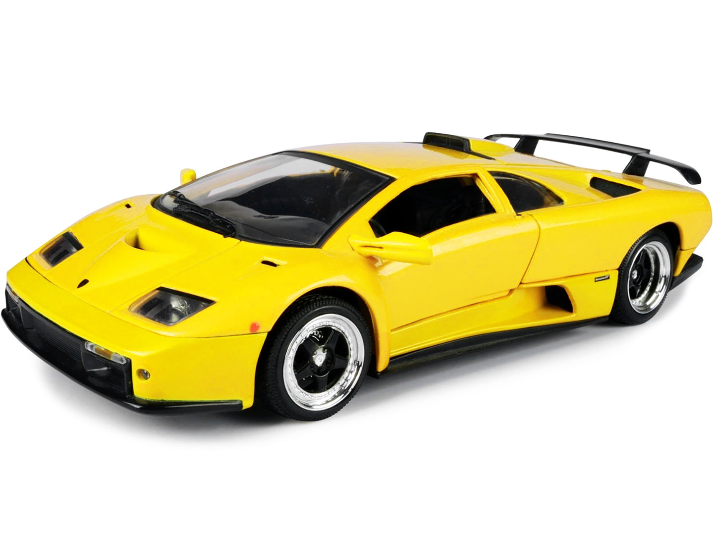 Lamborghini Diablo GT Yellow 1/18 Diecast Model Car by Motormax-DiecastModeler.com