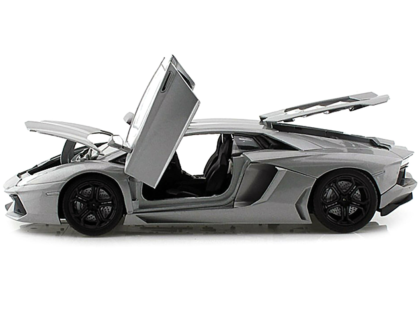 Lamborghini Aventador LP700-4 Gray Metallic 1/18 Diecast Model Car by Motormax-DiecastModeler.com