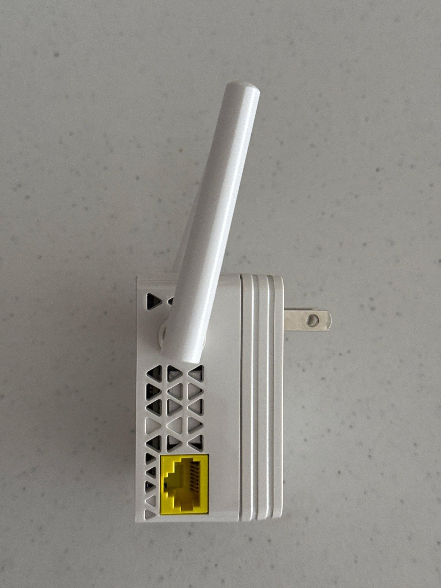 NETGEAR AC750 WiFi Range Extender (EX3700-100NAS)-DiecastModeler.com