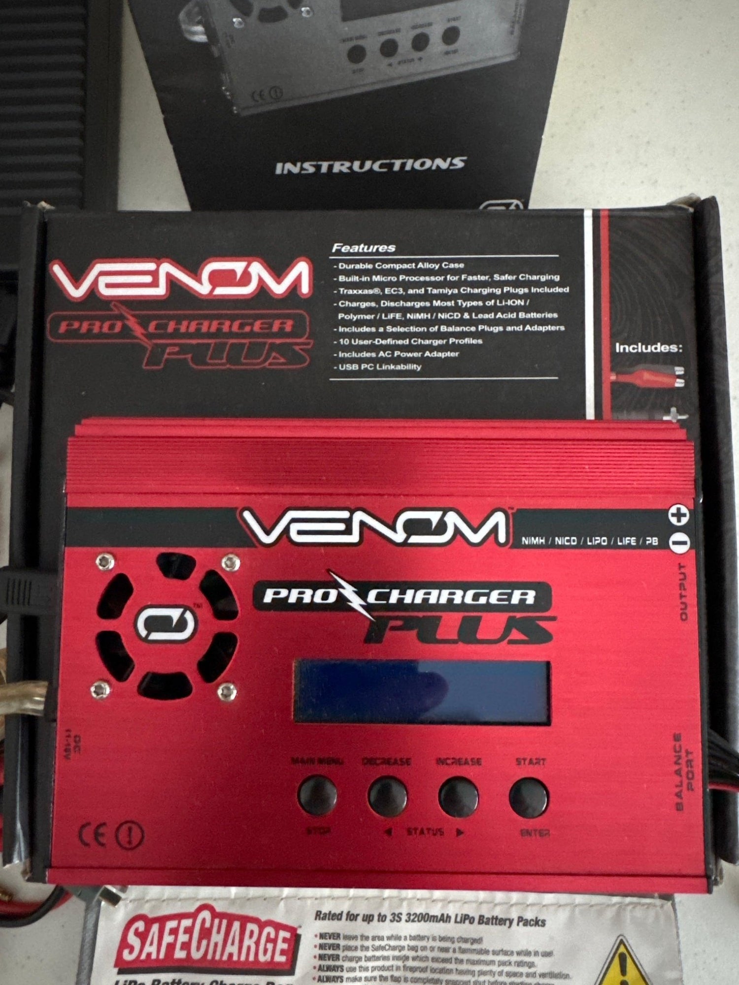 Venom pro charger plus-DiecastModeler.com